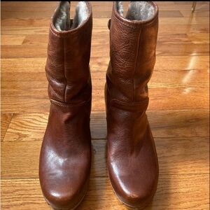 Gorgeous Ugg Booties .Comfy & warm .